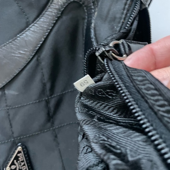 [SOLD]RARE FW2000 VINTAGE PRADA NERO QUILTED NYLON SHOULDER BAG WITH LEATHER TRM - Picture 6 of 12